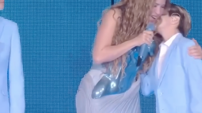 Shakira conmovió a Buenos Aires al cantar “Acróstico” junto a sus hijos